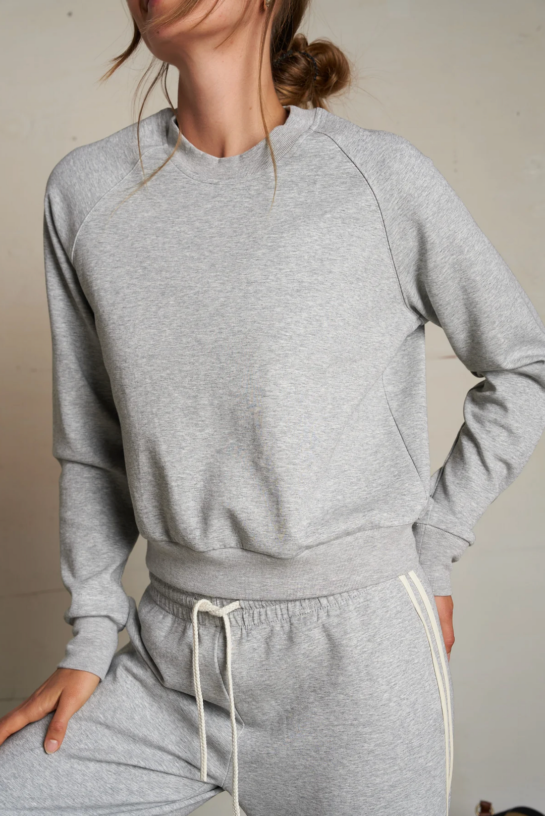 Lucia Travel Raglan Sweatshirt in Heather Grey – nk boutique baton