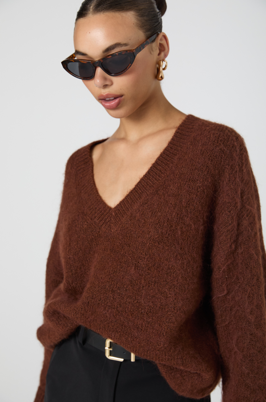 Fluffy Knit V-Neck Jumper in Chocolate – nk boutique baton rouge 