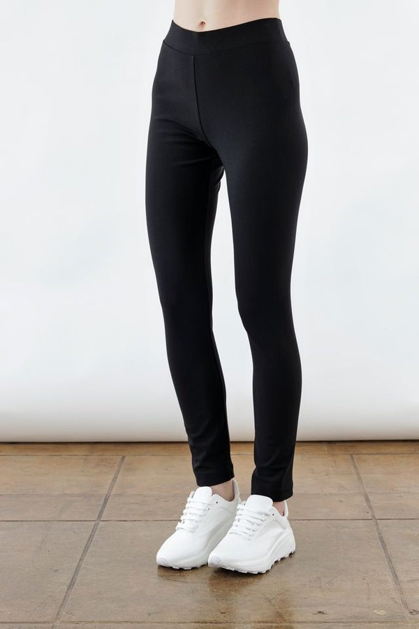 Yuta Tech Stretch Slim Leggings in Black nk boutique baton rouge